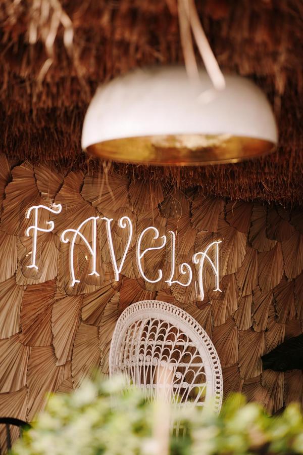 Favela Bar & Restaurant Hotel *